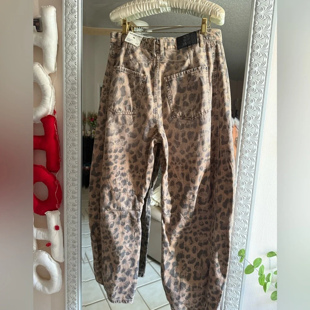 FREE PEOPLE WE THE FREE WOMENS GOOD LUCK BARREL JEANS
CHEETAH ANIMAL PRINT - Picture 2 of 5